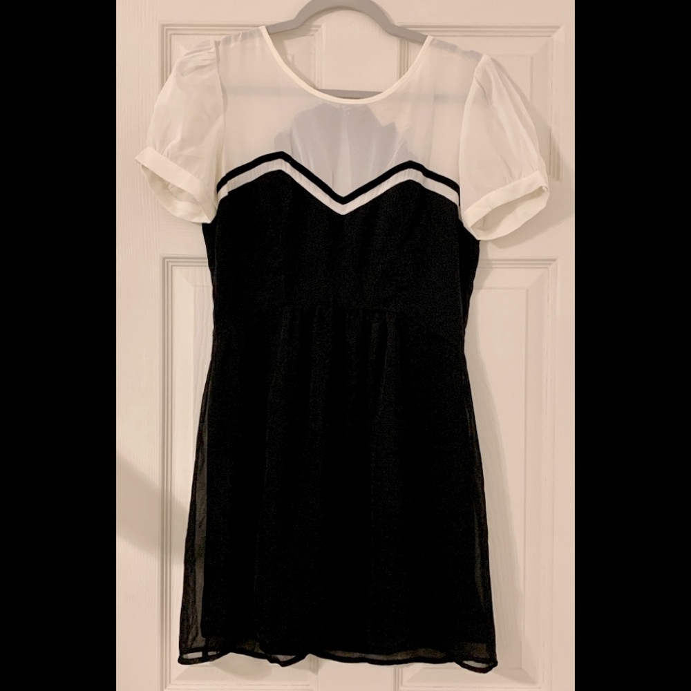 Size 4 Coincidence and Chance black and white dress